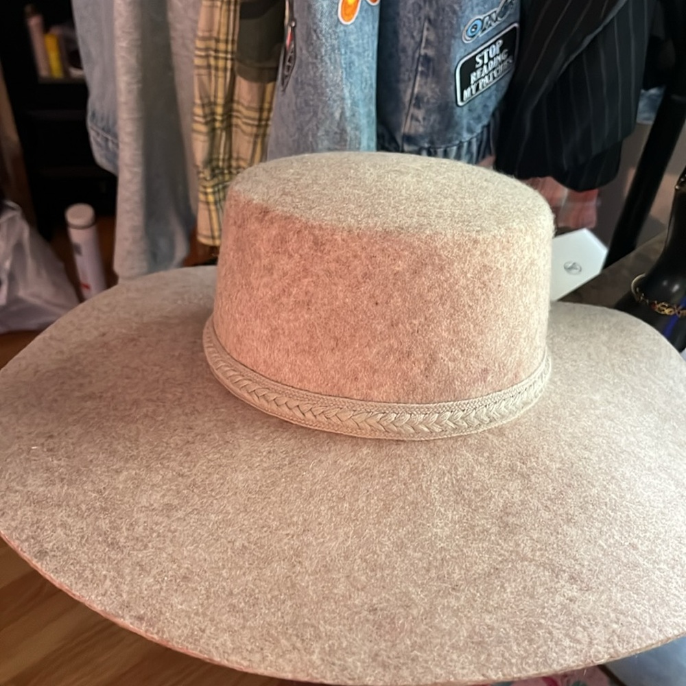 Wool hat - Picture 3 of 3